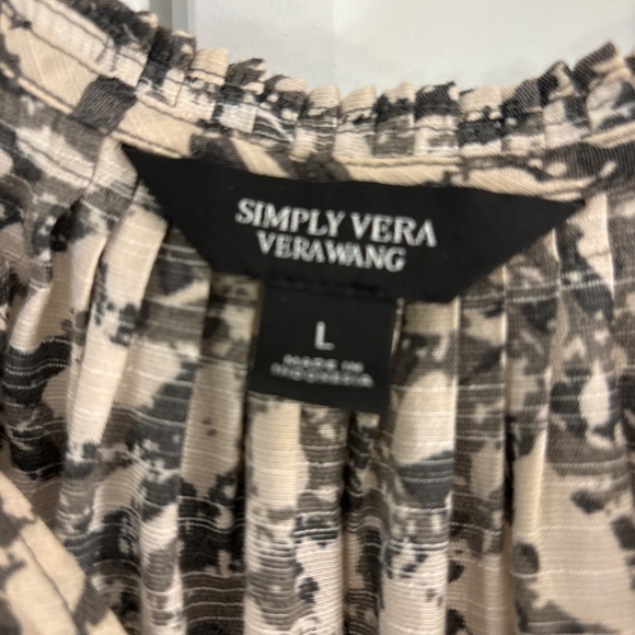 Simply Vera Wang high low top - Picture 3 of 6